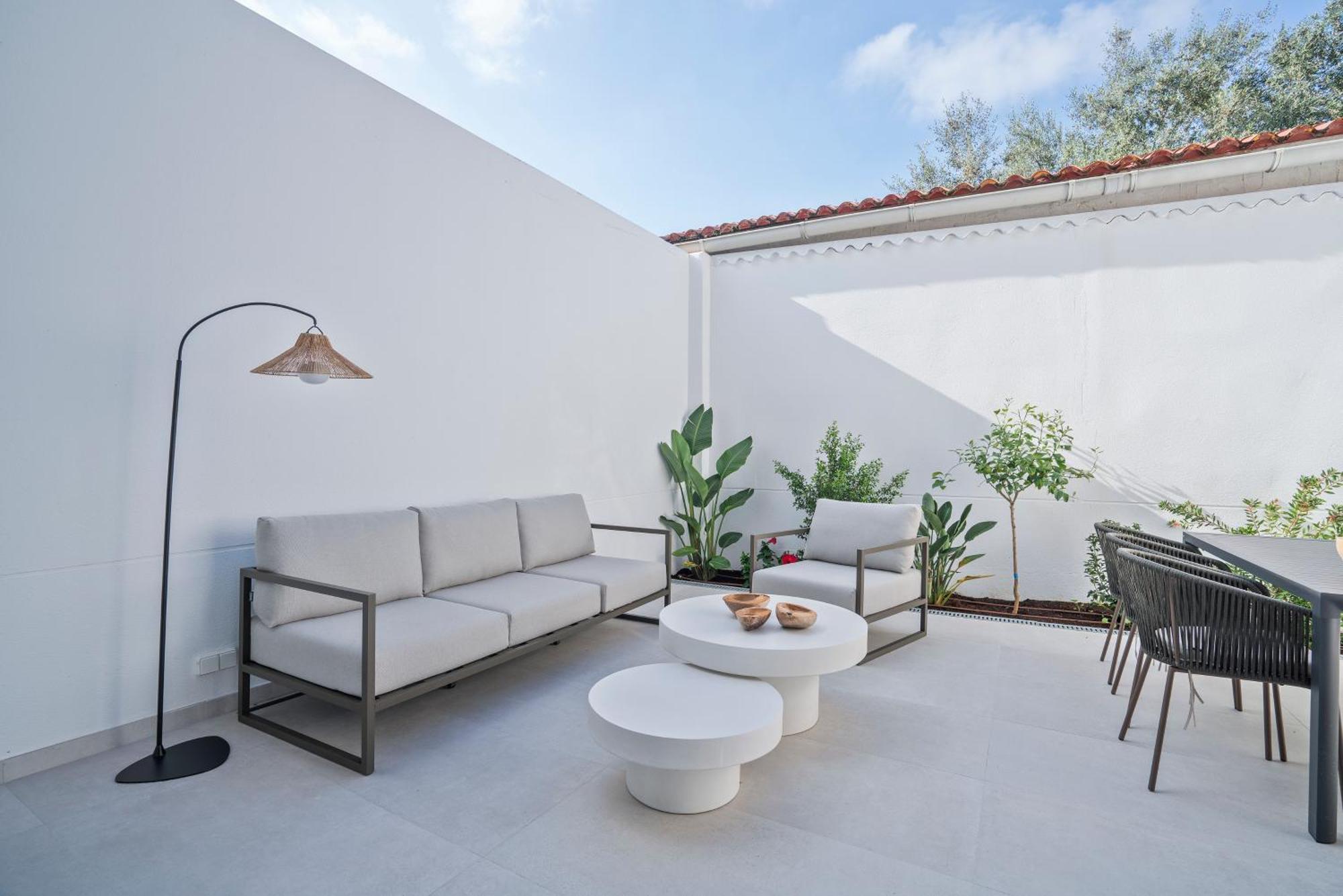 Sitges Spaces Garden Condo-2 Bedrooms, 2 Bathrooms, Garden Terrace, Near Center, Sleeps Up To 6- Monthly Rentals Only 外观 照片