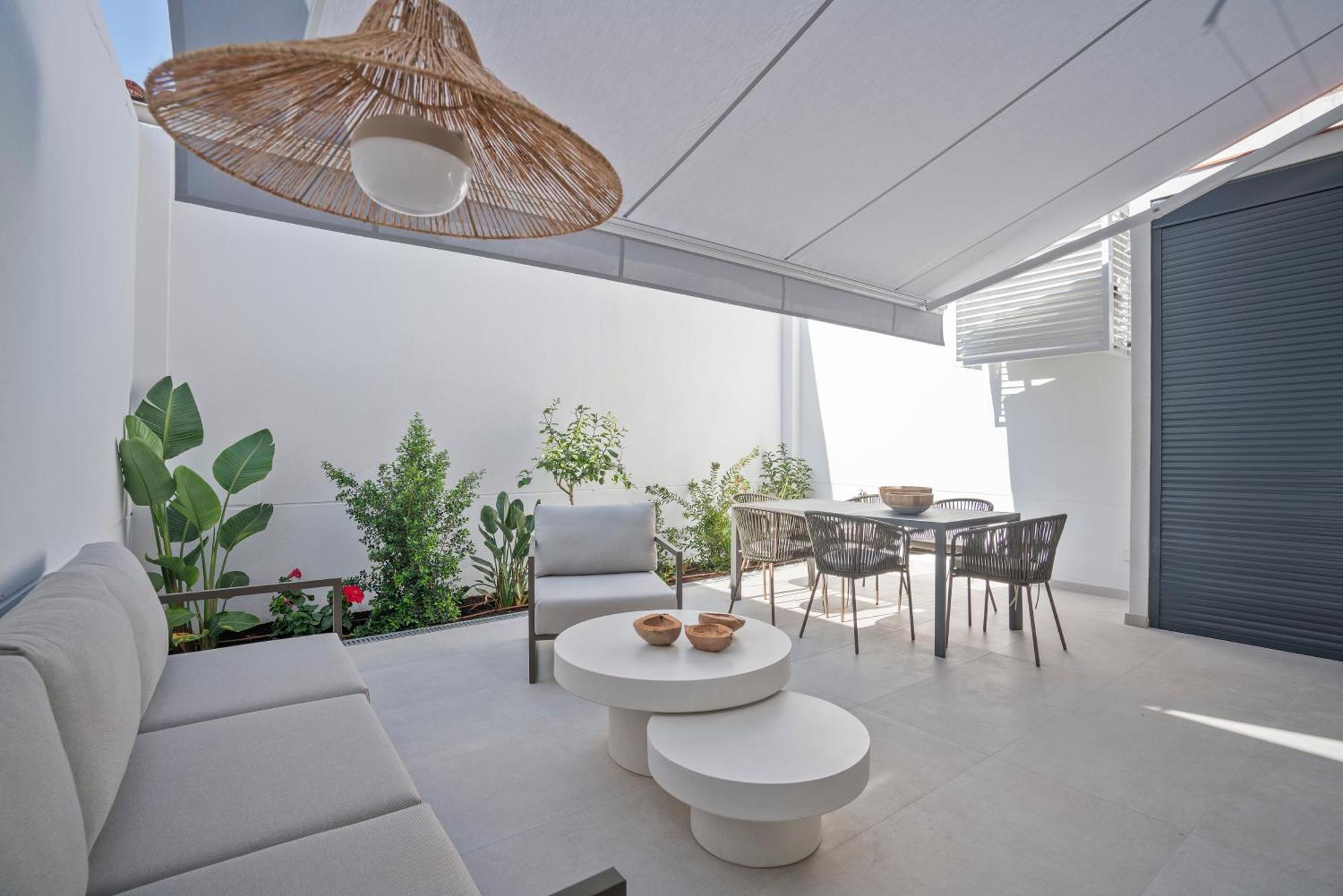 Sitges Spaces Garden Condo-2 Bedrooms, 2 Bathrooms, Garden Terrace, Near Center, Sleeps Up To 6- Monthly Rentals Only 外观 照片