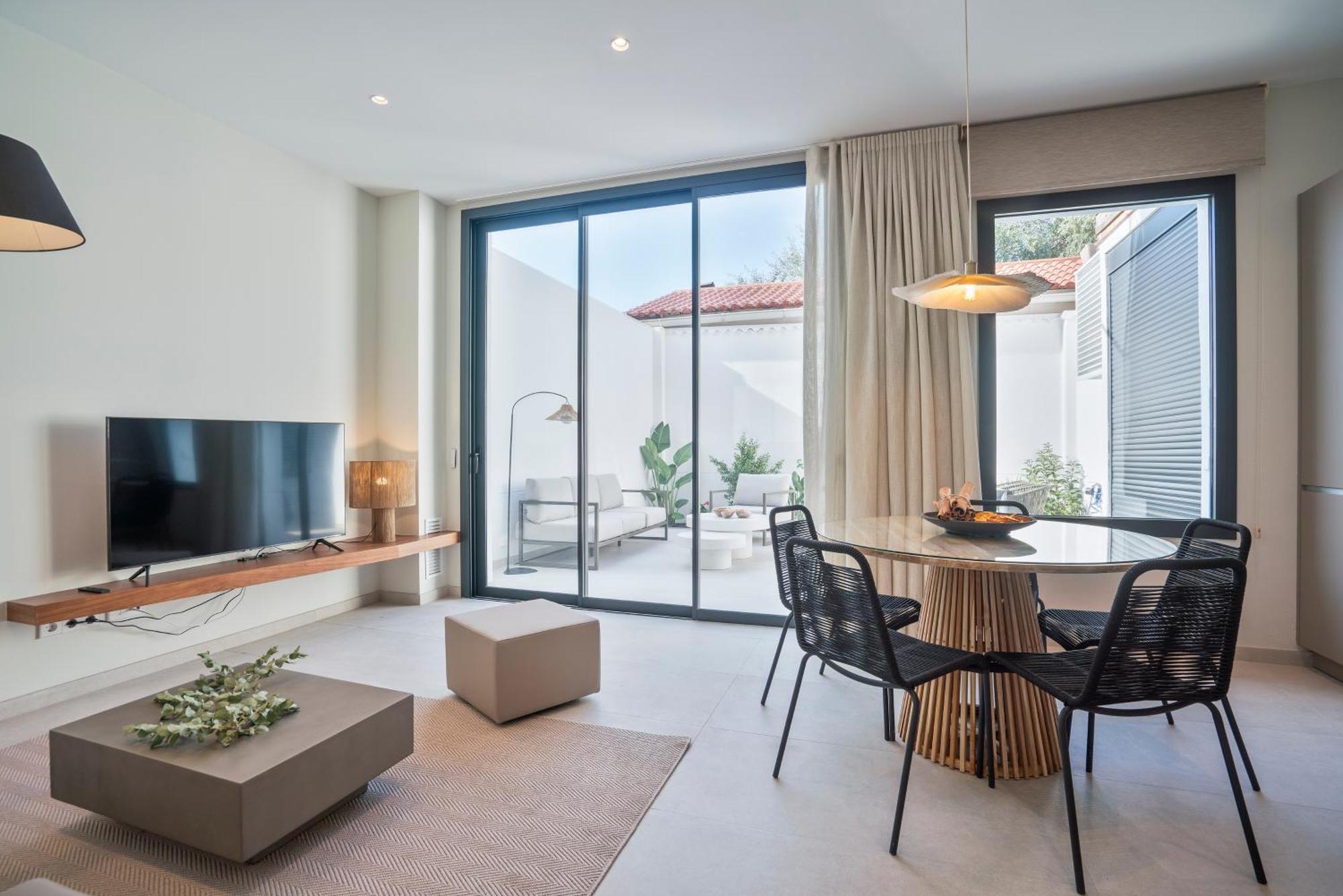 Sitges Spaces Garden Condo-2 Bedrooms, 2 Bathrooms, Garden Terrace, Near Center, Sleeps Up To 6- Monthly Rentals Only 外观 照片