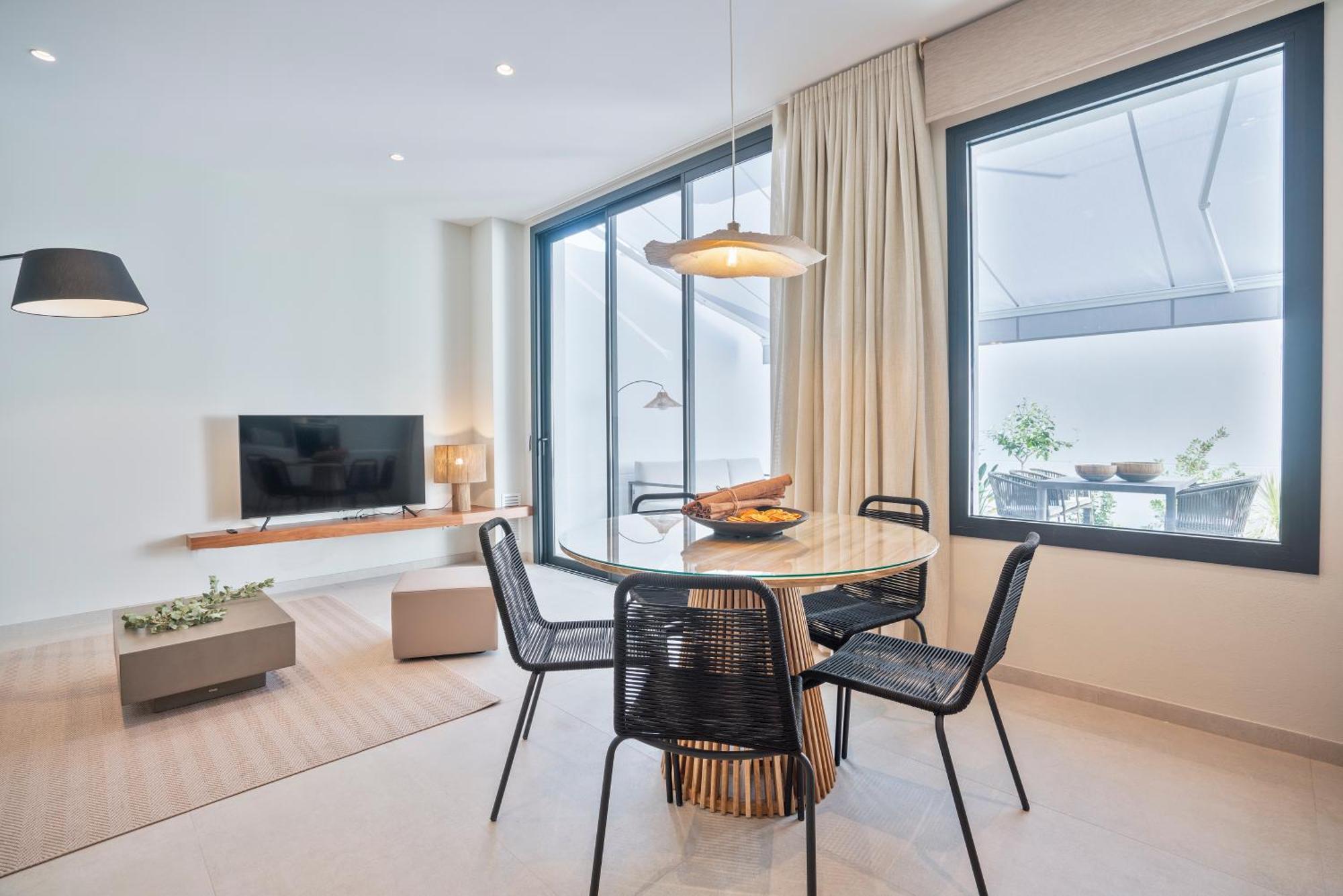 Sitges Spaces Garden Condo-2 Bedrooms, 2 Bathrooms, Garden Terrace, Near Center, Sleeps Up To 6- Monthly Rentals Only 外观 照片