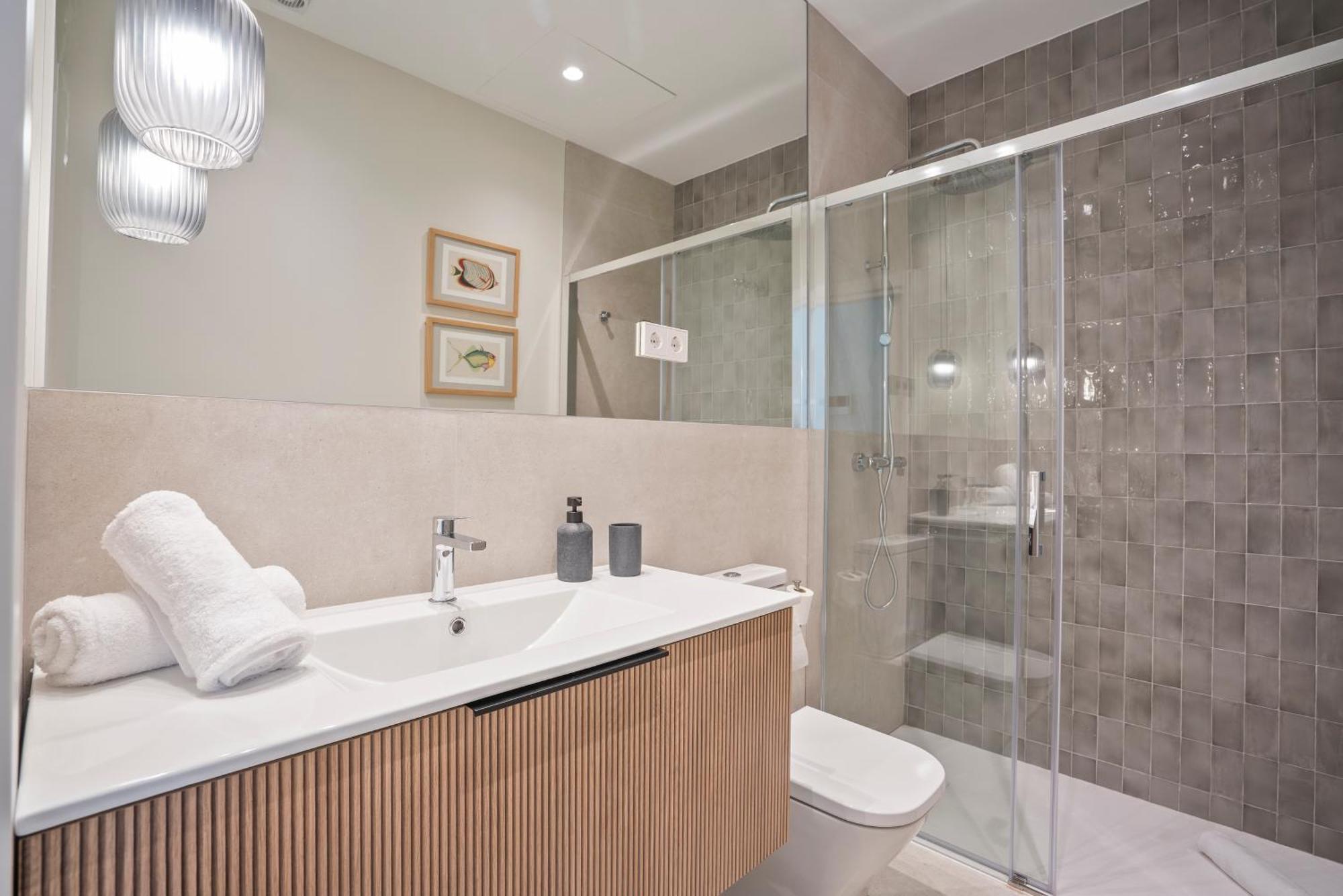Sitges Spaces Garden Condo-2 Bedrooms, 2 Bathrooms, Garden Terrace, Near Center, Sleeps Up To 6- Monthly Rentals Only 外观 照片